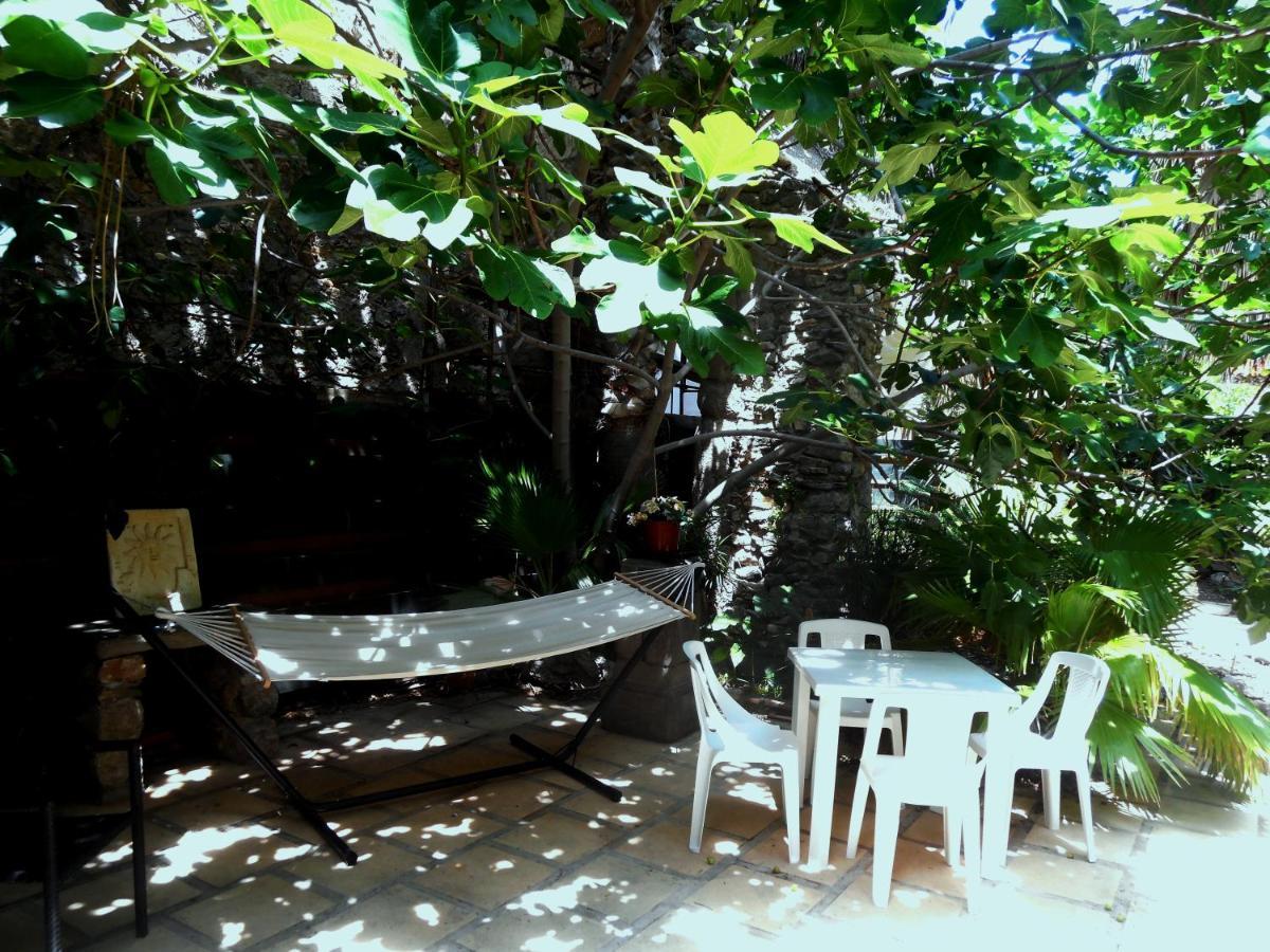 Logis De La Meschaussee, Dans Donjon Du Xie Siecle Canet  Экстерьер фото