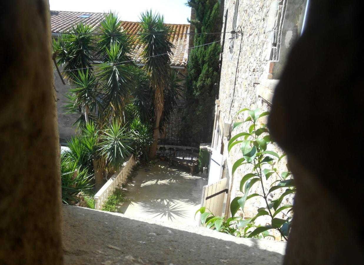Logis De La Meschaussee, Dans Donjon Du Xie Siecle Canet  Экстерьер фото