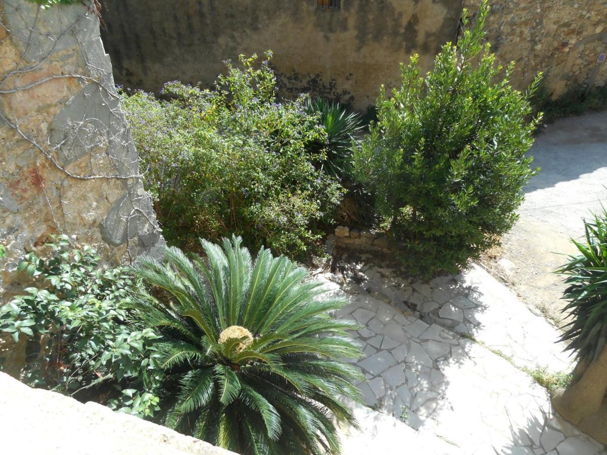 Logis De La Meschaussee, Dans Donjon Du Xie Siecle Canet  Экстерьер фото